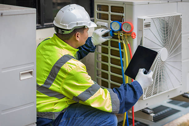 Professional Emergency Hvac technician working in Oakville, IN